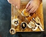 Une image de l'étape 2 de Farfalles bacon champignons sauce camembert.