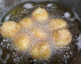 Foto langkah ke 8 dari resep Cheese and Sausage Potato Balls.