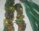 A picture of step 6 of Spring Onion Pakoda /Fritters.