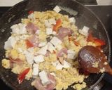 Φωτογραφία βήματος 3 της συνταγής Scrambled eggs 🥚🥓🧀🍳🫑