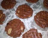 Foto langkah ke 5 dari resep Cookies Chocochips almond slice.