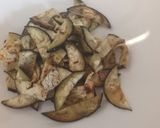 A picture of step 2 of Insalata di melanzane aubergine salad.