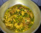 Foto langkah ke 6 dari resep Ayam Masak Kuah Kuning.