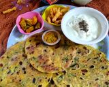 A picture of step 4 of Thepla or fenugreek Paratha 😋😋😋.