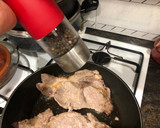 Foto del paso 3 de la receta: Bistec de ternera a la plancha con guarnición de pimiento del piquillo confitados