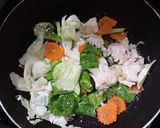 รูปขั้นตอนการทำที่ 2 ของ เส้นเล็กผัดซีอิ๊วไก่