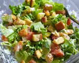 Hình bước làm 3 của món Salad rau củ bánh mì giòn