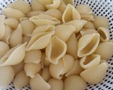 Foto del paso 1 de la receta: Lumaconi con gambas