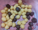 Foto langkah ke 5 dari resep Marble Cookies.