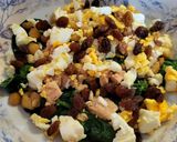 Foto del paso 3 de la receta: Revuelto de espinacas, con garbanzos, huevo, atún y pasas