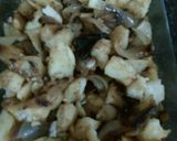 Foto del paso 5 de la receta Patatas y cebollas al horno con bacalao