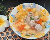 Hình bước làm 2 của món Canh khoai tây cà rốt nấu thịt viên