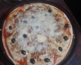 Foto del paso 2 de la receta Pizza de atún, champiñones y aceitunas negras