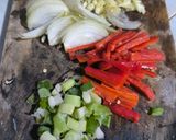 Foto langkah ke 2 dari resep Udang asam manis Mentega.
