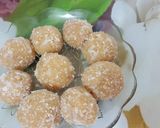 صورة لخطوة 3 من وصفة كرات جوز الهند 🍁