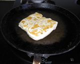 A picture of step 3 of Chicken paratha.