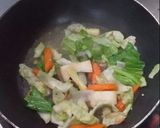 รูปขั้นตอนการทำที่ 5 ของ ราดหน้าไก่เส้นใหญ่ทอดกรอบ