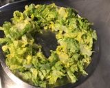 Une image de l'étape 3 de Salade sucrine aux tomates bicolores et oignon de roscoff.