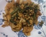 Foto langkah ke 5 dari resep Kwetiau Goreng Simpel Mudah.