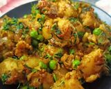 A picture of step 6 of Aloo methi matar ki sabzi.