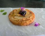 Une image de l'étape 2 de Tartelette fine aux pommes,cerise confite à la fève Tonka.