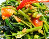 Foto langkah ke 4 dari resep Cah kangkung saus tiram pete.