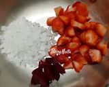 A picture of step 1 of Strawberry Puris.