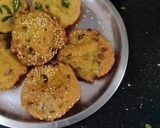 बाजरी मेथी मकाईना ढे बरा (bajari methi makai thebra recipe in marathi) रेसिपी स्टेप 4 फोटो