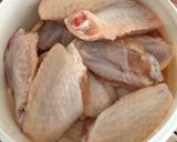 รูปขั้นตอนการทำที่ 1 ของ ปีกไก่ทอดน้ำปลา