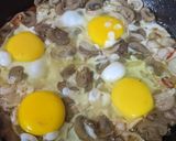 Gambar langkah 2 resipi Telur Kicap Dgn Cendawan Bilis.