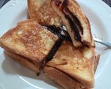 Foto langkah ke 6 dari resep Roti Bakar Selai Strawberry & Meises Cokelat.