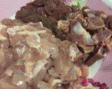 รูปขั้นตอนการทำที่ 1 ของ “ผัดพริกหอมใหญ่เครื่องในไก่”