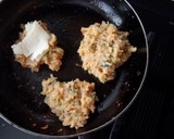 Foto del paso 5 de la receta: Tortitas de patata, calabacín y cebolla