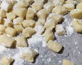 Foto del passaggio 4 della ricetta Gnocchi di miglio con asparagi