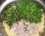 A picture of step 2 of Aloo paratha.