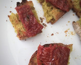 Foto del paso 2 de la receta: Canapés de queso de cabra y granola con tomate seco