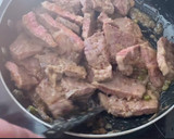 Foto del paso 7 de la receta: Chuleta de cerdo, salsa de mostaza y encurtidos