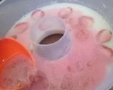 Foto langkah ke 5 dari resep Puding strawberry milk.