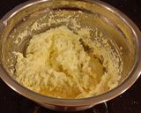 A picture of step 4 of Fresh Berrie Cream Layer Cake.
