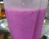 A picture of step 2 of Dragon fruit milkshake.