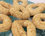 صورة لخطوة 8 من وصفة كعك عراقي بالسمسم ولا الذ 🥰