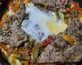 Foto del paso 5 de la receta: Bife multicolor con papas y huevo