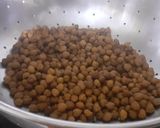 A picture of step 2 of Black chickpeas salad.