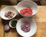 Foto del paso 1 de la receta: Tartar de atún y pulpo con aguacate y mango