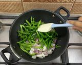 A picture of step 3 of Mongolian chicken.