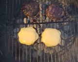 Foto del paso 4 de la receta: Hamburguesas con Queso al Carbón
