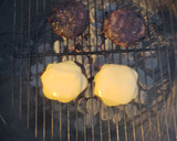 Foto del paso 4 de la receta: Hamburguesas con Queso al Carbón
