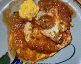 Foto del paso 4 de la receta: Huevos estrellados 🍳 ahogados en salsa de jitomate 🥫