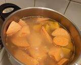 A picture of step 2 of Quick pumpkin soup.