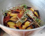 Foto del passaggio 2 della ricetta Risotto alle prugne e rosmarino